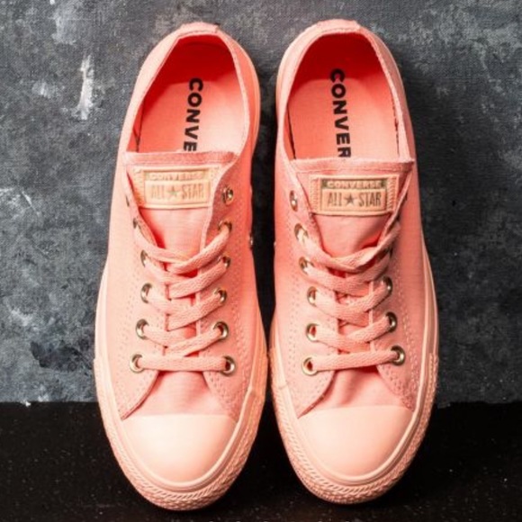 Converse Shoes - NWB 🍑 CONVERSE WOMENS ALLSTAR LOWTOP SZ 7